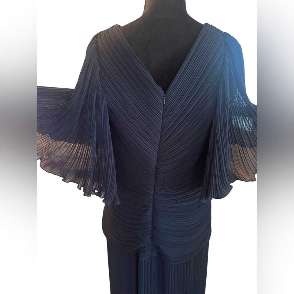 Tadashi Shoji Elegant Pleated Midnight Blue Formal Gown Plus Size 16 EUC - Picture 5 of 6